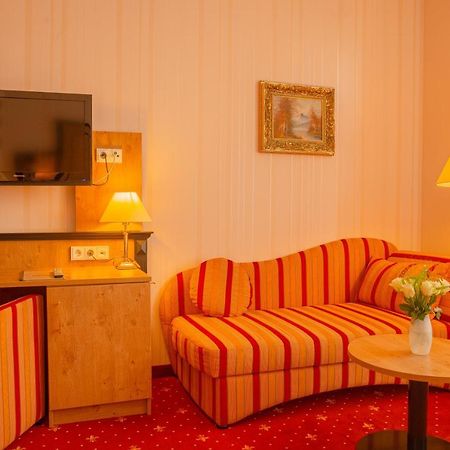 Alte Landratsvilla Hotel Bender Westerburg  Exteriör bild