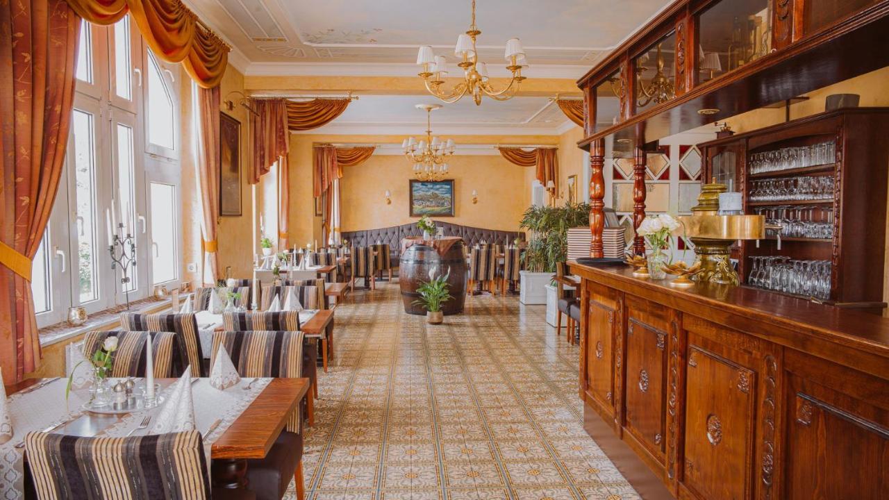 Alte Landratsvilla Hotel Bender Westerburg  Exteriör bild