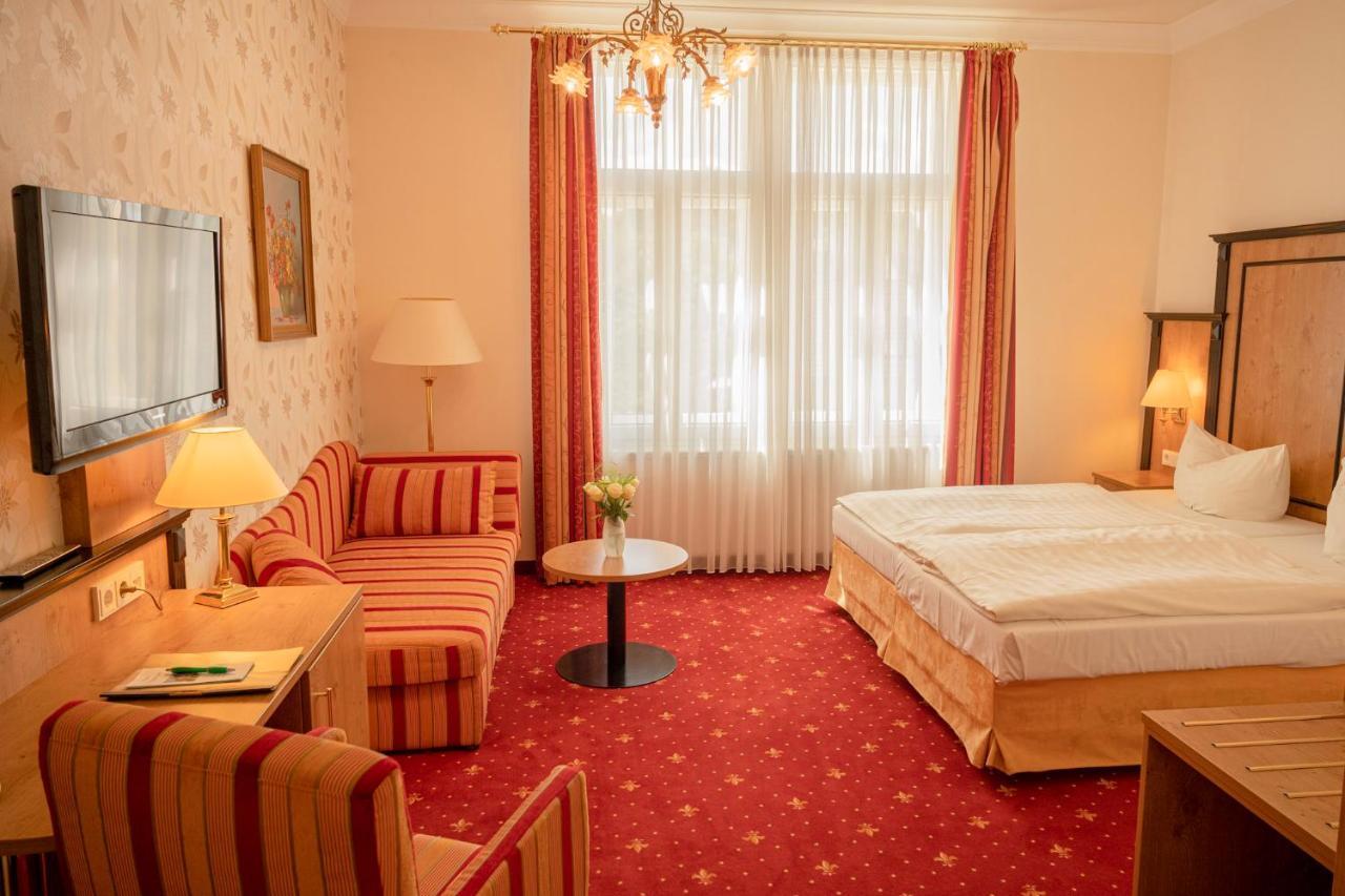 Alte Landratsvilla Hotel Bender Westerburg  Exteriör bild