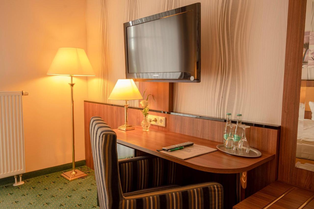 Alte Landratsvilla Hotel Bender Westerburg  Exteriör bild