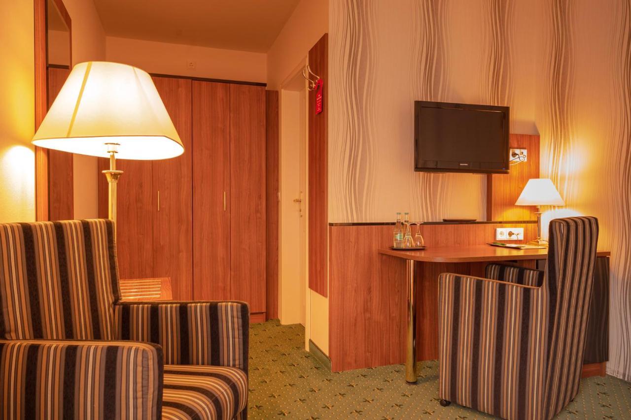 Alte Landratsvilla Hotel Bender Westerburg  Exteriör bild