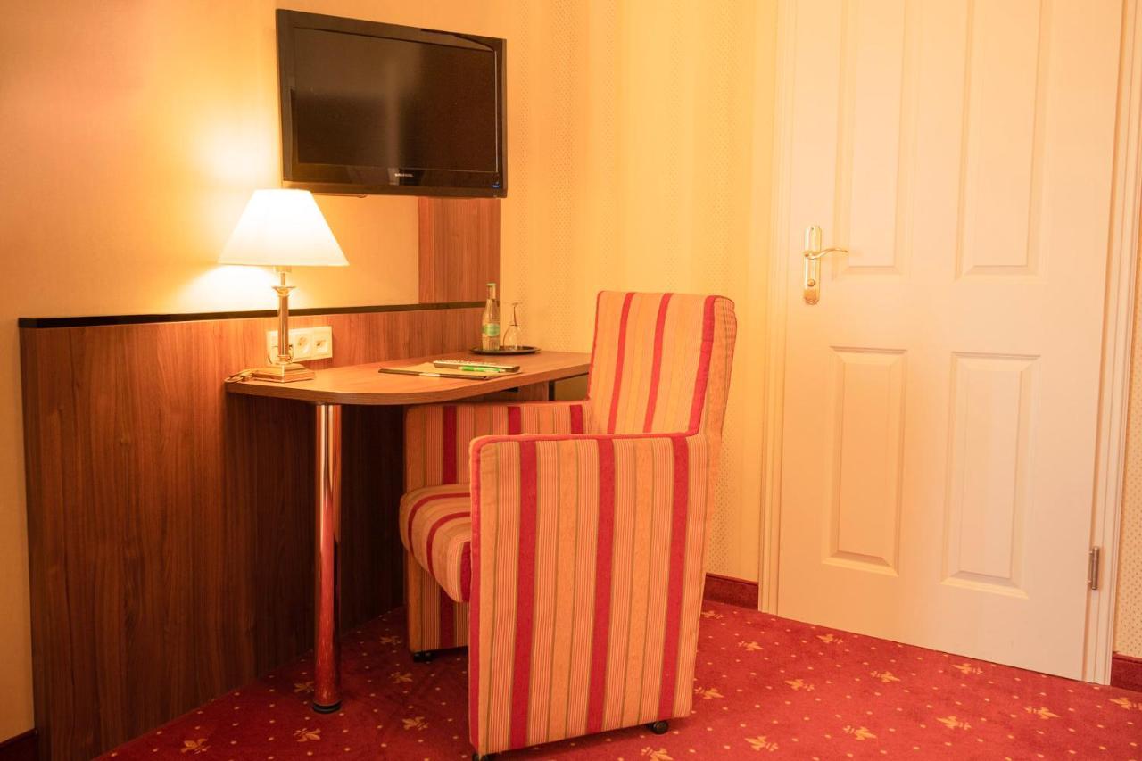 Alte Landratsvilla Hotel Bender Westerburg  Exteriör bild